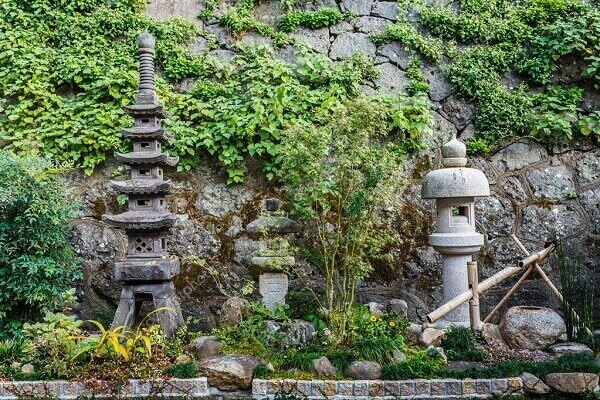Lanternas de pedra encantam o Jardim Japonês