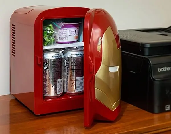 Mini geladeira portátil com design criativo