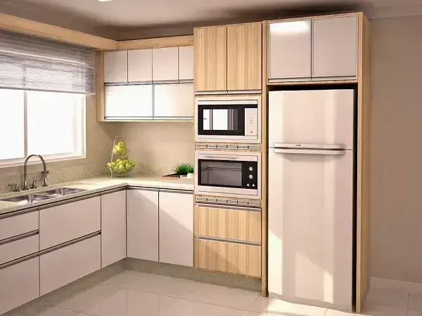 Modelo de cozinha em l com armários em tons claros