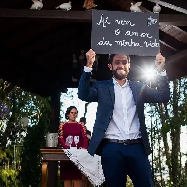 Wedding sign held by the groom himself at the time of yes