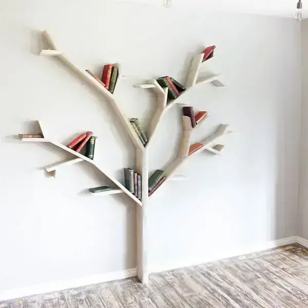 Prateleiras para livros simples com formato de árvore