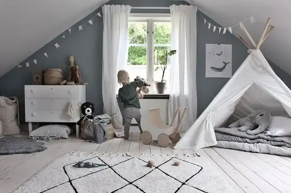 Utilize o cômodo para estruturar um ambiente de diversão aos pequenos