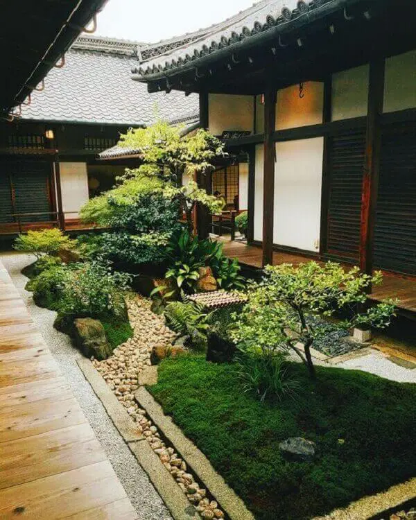 Utilize musgos sobre as pedras para compor seu Jardim Japonês