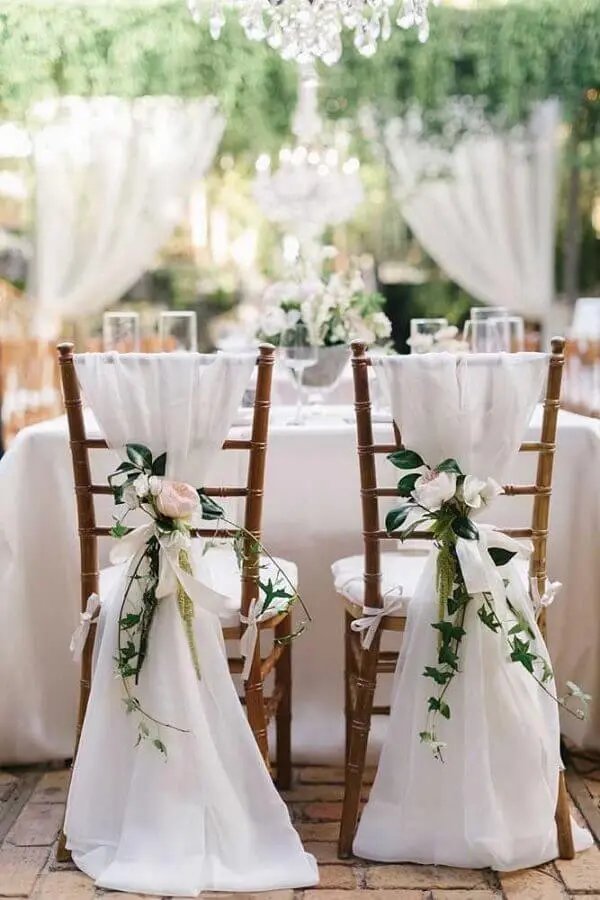 arranjo para decoração de cadeiras em bodas de casamento Foto Wedding Decor