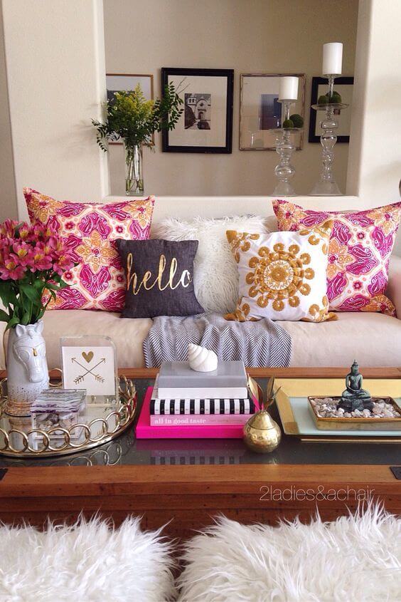 Cores para sala de estar com almofadas coloridas