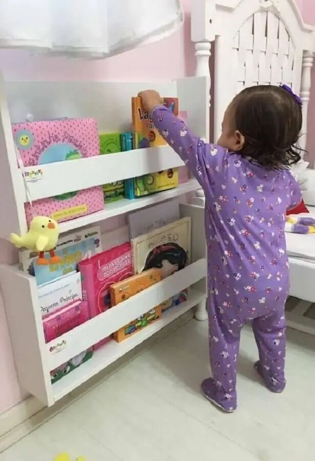 decoração com estante de livros para quarto infantil Foto Pinterest
