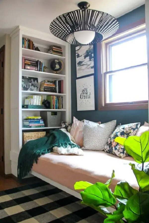 decoração com estante de livros para quarto planejado Foto Cassually Smart Design