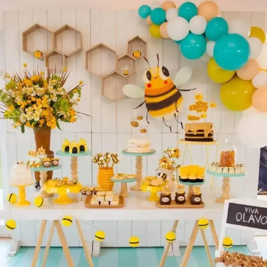decoração de festa infantil com tema abelhas e mel Foto Vanessa Ambiel