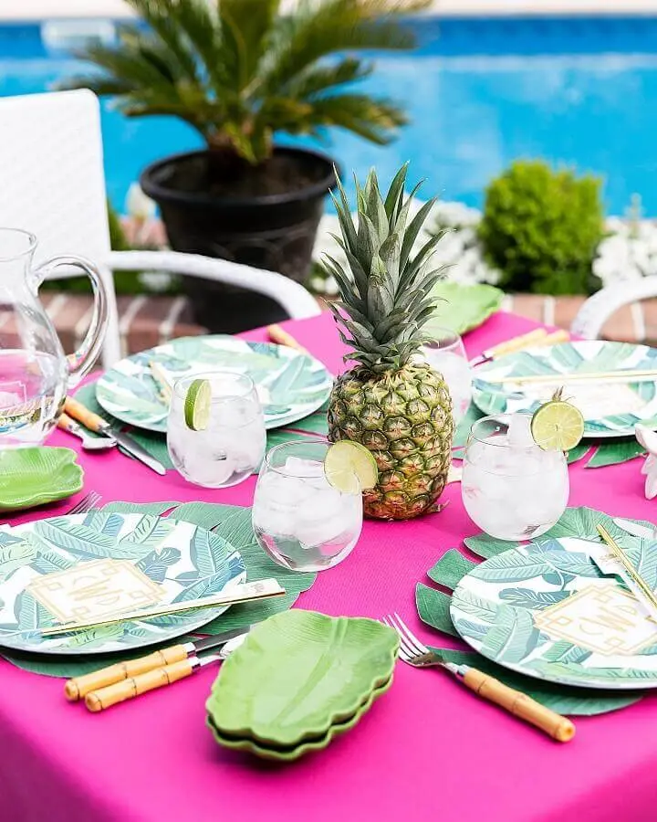 decoração de mesa para festa na piscina Foto Pizzazzerie