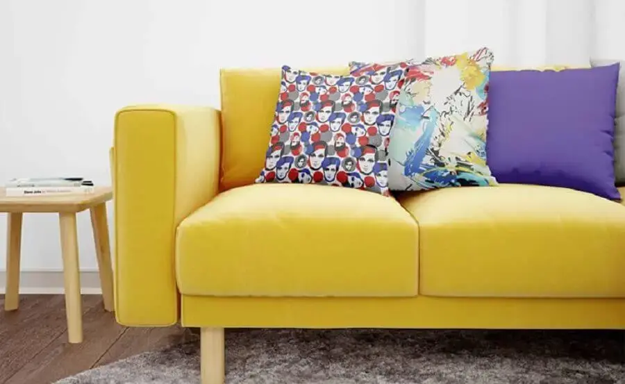 decoração de sofá amarelo com almofadas coloridas Foto Almofadas Legais