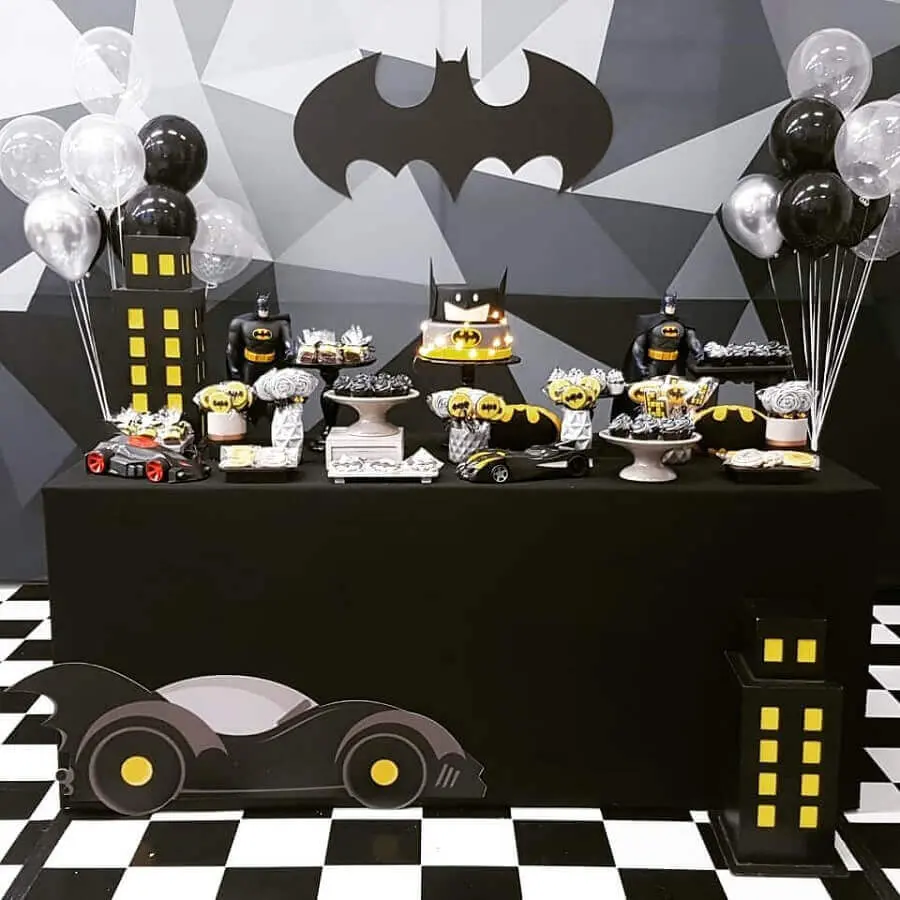 decoração em preto e cinza para festa de aniversário do batman Foto Arquiteta Party Decor