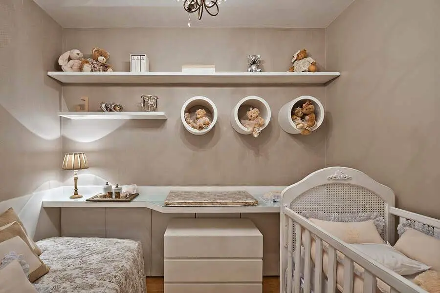 decoração em tons de bege com nicho redondo branco para quarto de bebê Foto Magnani Móveis Planejados