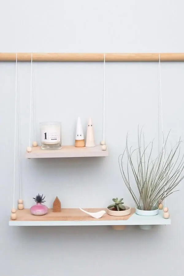 decoração minimalista com prateleira de madeira Foto Design D'intérieur