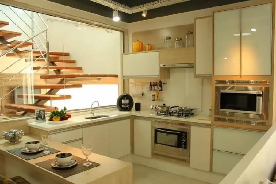 decoração para cozinha em cores neutras com móveis planejados Foto Isabela Nunes Mayerhofer