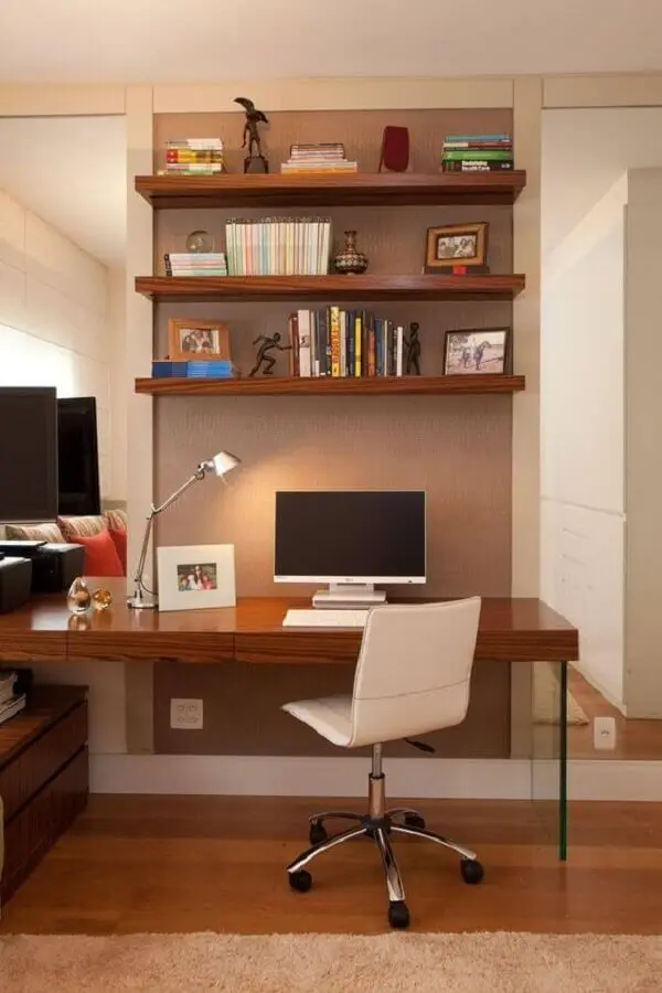 decoração para home office com prateleira de madeira Foto Studio Novak