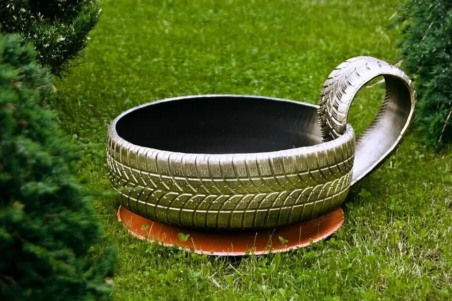 decoração para jardim com pneu