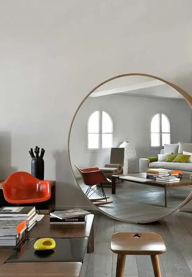 decoração para sala moderna com espelho redondo grande Foto Menter Architects