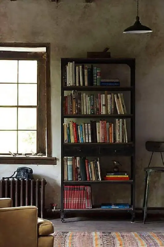 decoração simples com estante de madeira para livros Foto Pinterest