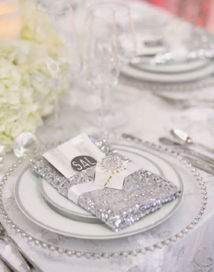detalhes para decoração de mesa em bodas de diamante Foto Casa e Festa
