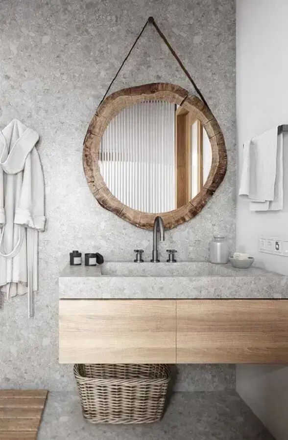 espelho redondo com moldura rústica para decoração de banheiro Foto Cavalus