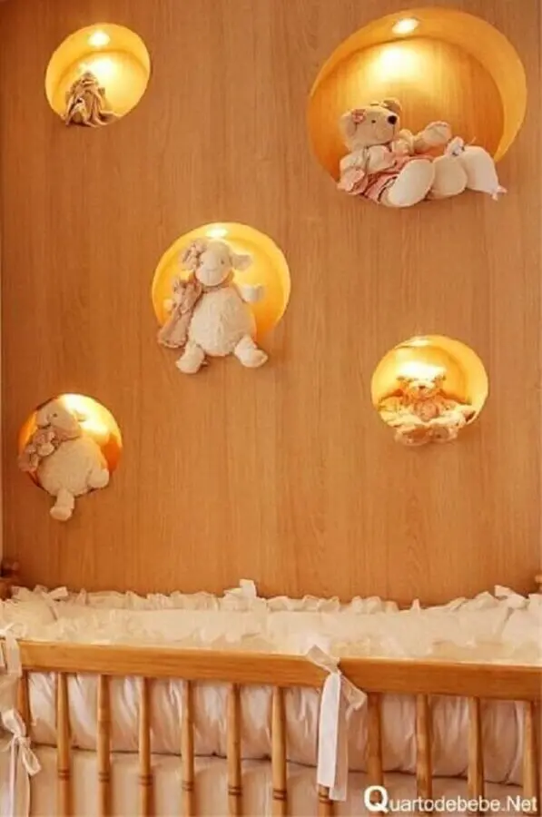 nicho redondo com led para quarto de bebê com bichinhos de pelúcia Foto Acervo Dicas e Tutoriais