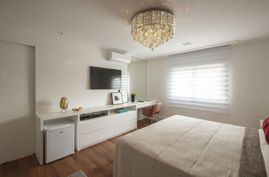 sofisticado lustre de teto para quarto de casal com detalhes em cristais Foto Pinterest