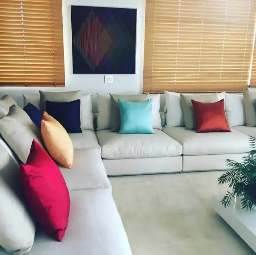 sofá com almofadas coloridas Foto Officina Design