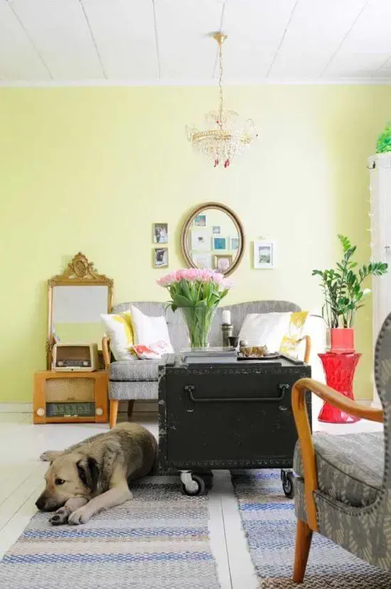 A namoradeira traz conforto e personalidade para a decoração da sala de estar. Fonte: Pinterest