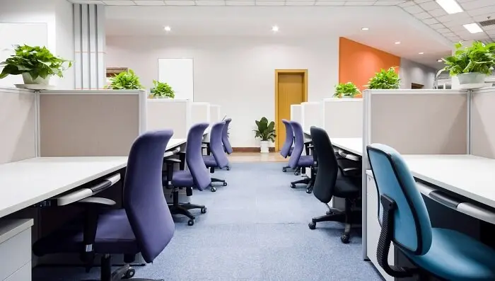 Cada cor da cadeira para escritório permite identificar as funções de cada profissional