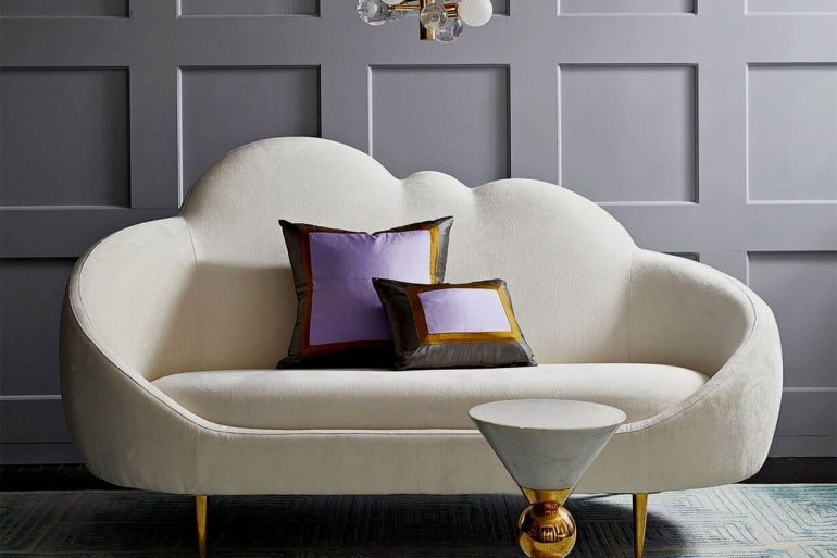 Modelo lindo e delicado de sofá moderno branco com encosto de nuvem