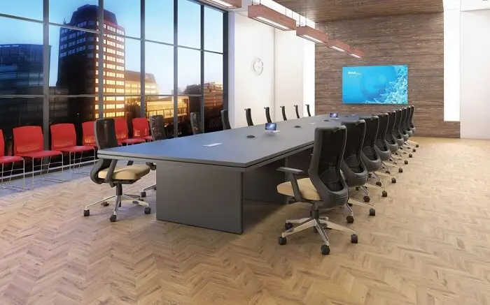 Modelos de cadeira para escritório complementam a decoração da sala de reunião