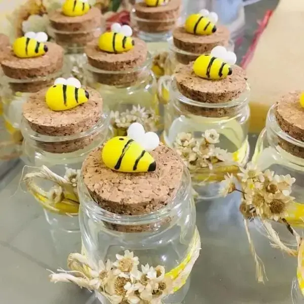 Honey pots decorated with biscuit to give as a souvenir at the farm party
