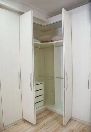 armário de canto - guarda-roupa de canto casal em apartamento pequeno