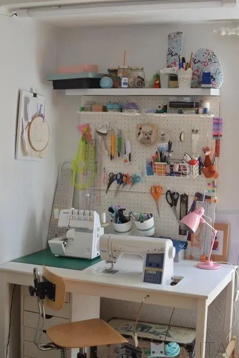 atelier de costura - ateliê com painel