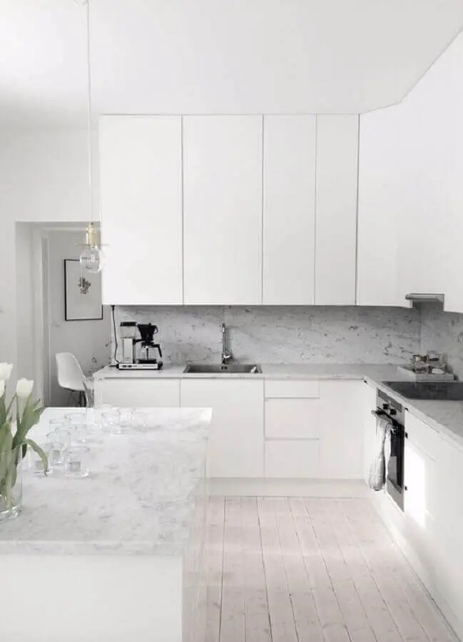 bancada de granito para decoração de cozinha branca Foto Pinterest