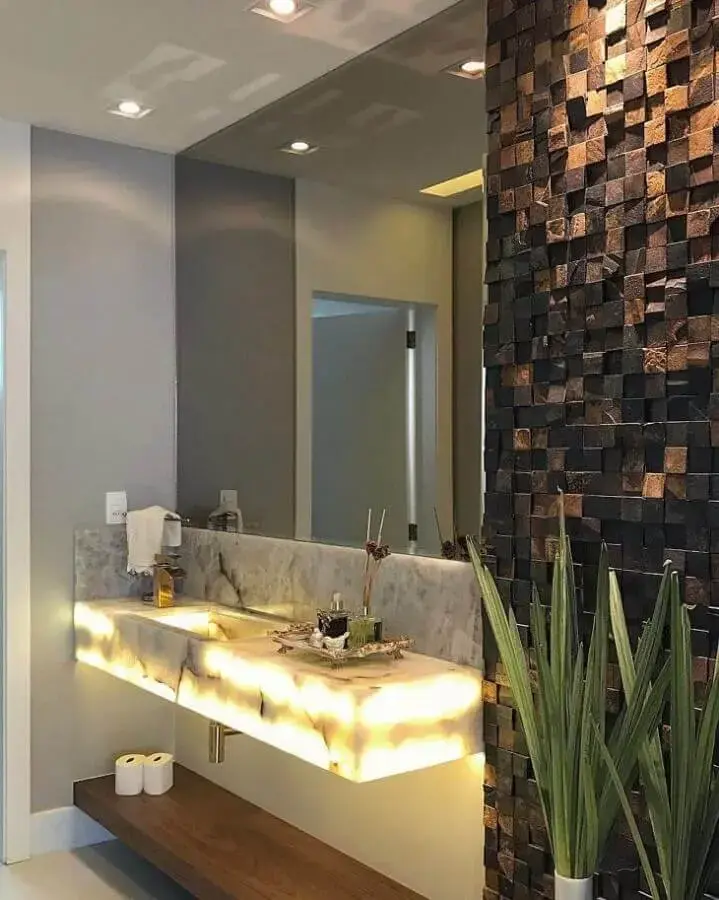 banheiro decorado com pedra ferro e bancada com iluminação embutida Foto Ximene Villar
