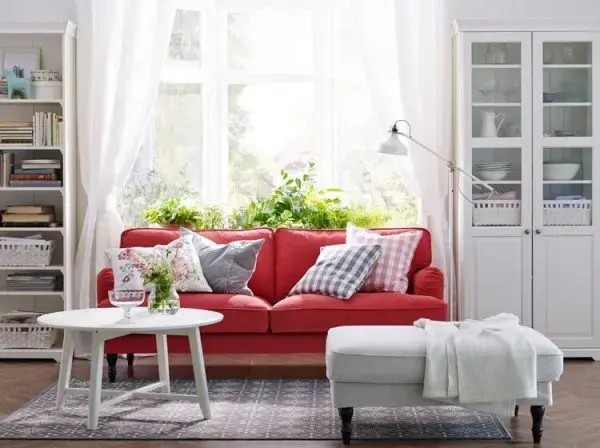 sofá vermelho