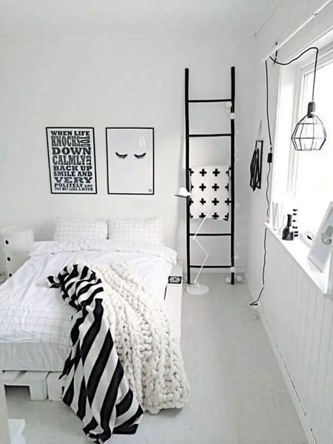 decoração minimalista para quarto todo branco com quadros tumblr Foto We Heart It