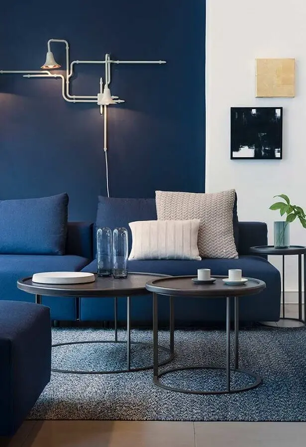 decoração moderna para sala com sofá azul petróleo Foto Pinterest