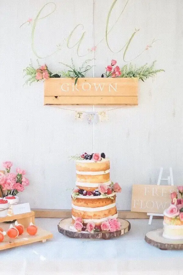 Rustic decoration for farmhouse party with naked cake Photo Pinterest
