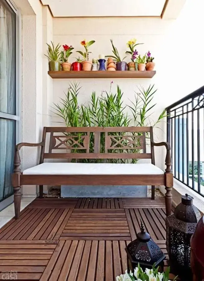 decoração simples com cadeira namoradeira para varanda pequena Foto Pinterest
