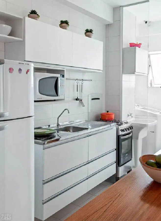 decoração simples para cozinha branca compacta Foto Levitrabook