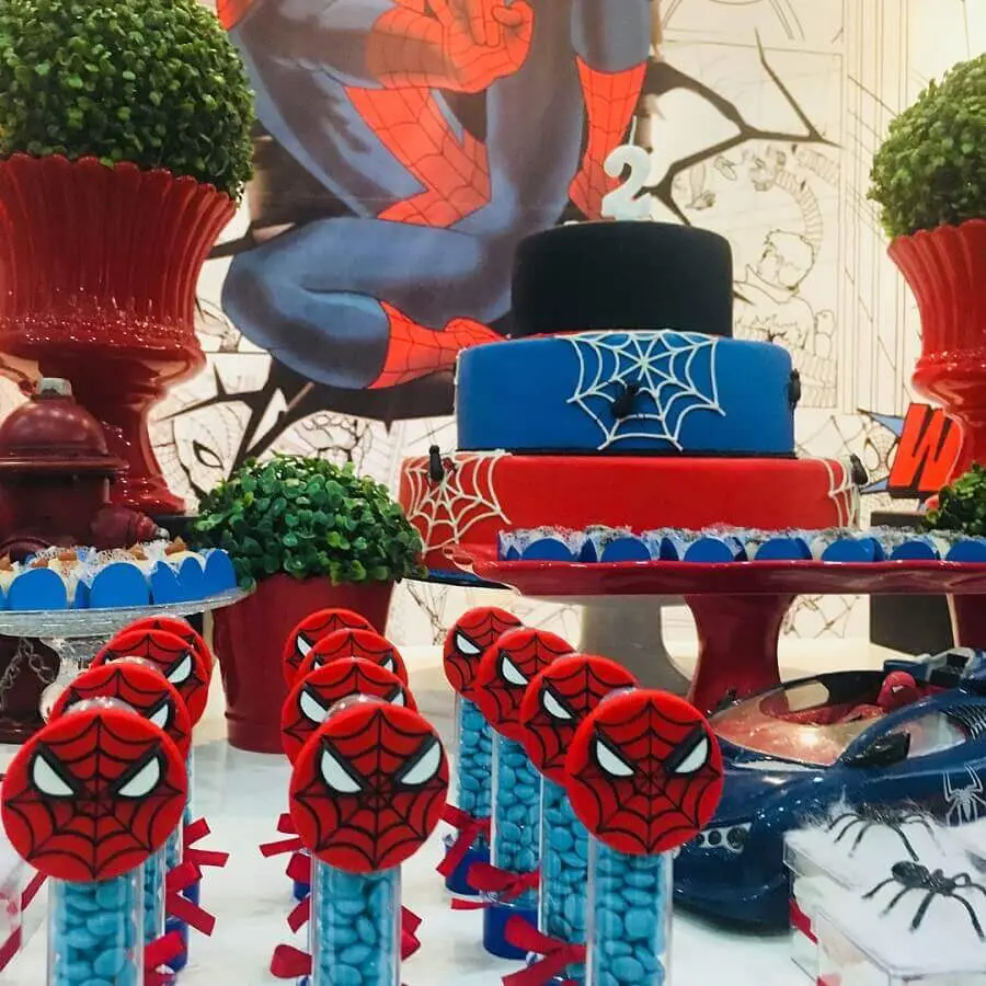detalhes para decoração de mesa de festa do homem aranha Foto Capibum Buffet