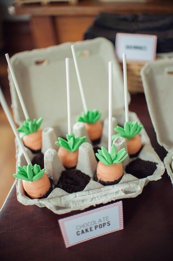 docinhos em formato de cenoura para festa tema fazendinha Foto Kara's Party Ideas