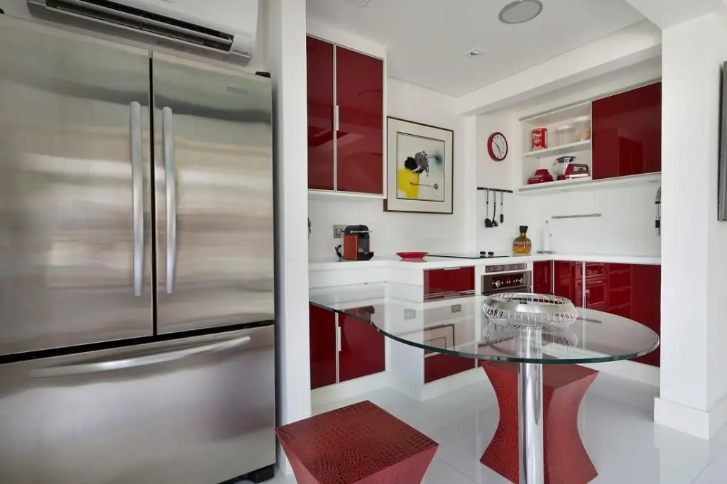 eletrodomésticos para cozinha - cozinha branca e vermelha