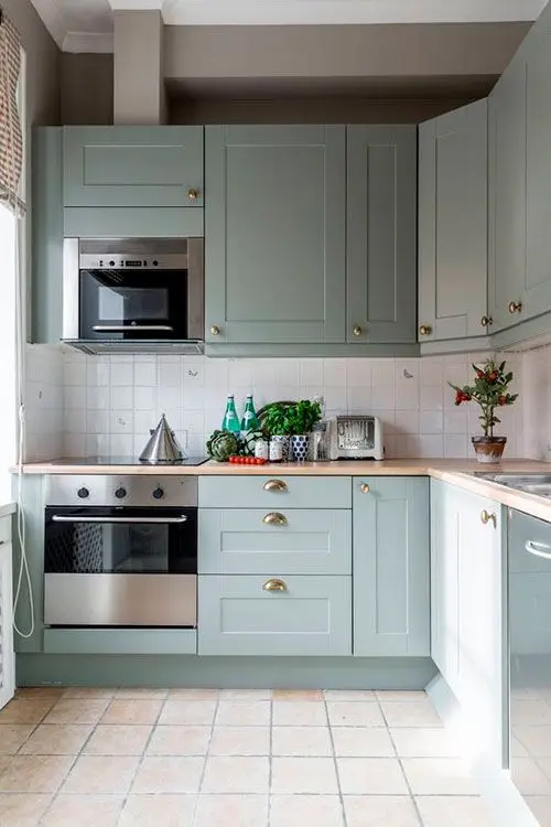 eletrodomésticos para cozinha - cozinha pequena om armários verdes - Tudo Especial
