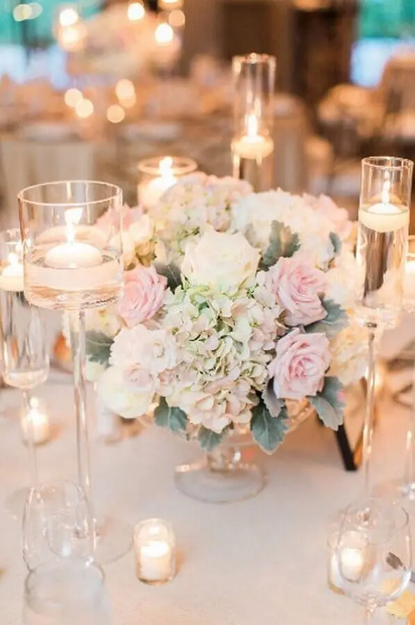 enfeite de mesa para casamento fácil de fazer com rosas e velas Foto Hasshe