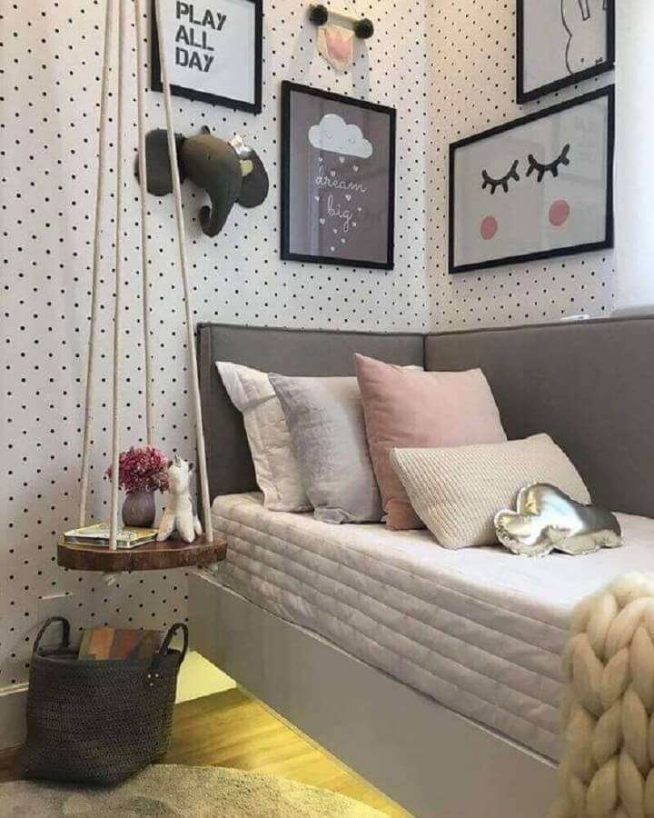 quadros tumblr para quarto de solteiro decorado com papel de parede de bolinhas Foto Pinterest