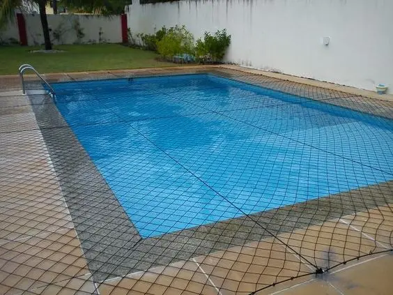 redes de proteção - piscina protegida com rede