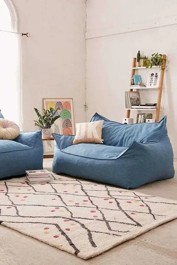 sala decorada com namoradeira sofá com design moderno Foto Pinterest